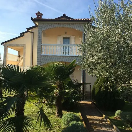 Marinela Apartment *